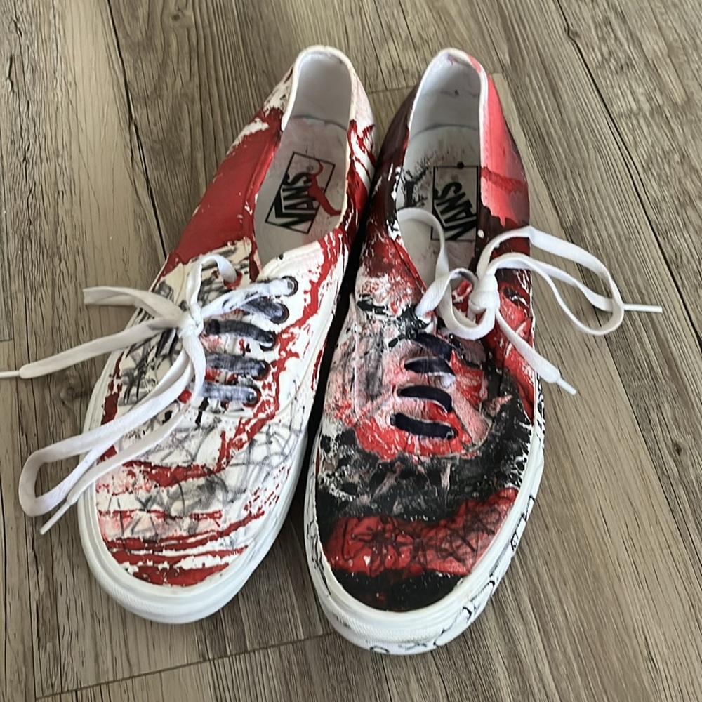 Vans  Halloween very unique custom shoes size 10.5 Man off the wall, Halloween - Picture 6 of 11